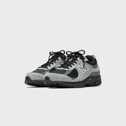 New Balance 2002R - Black / Silver Metallic
